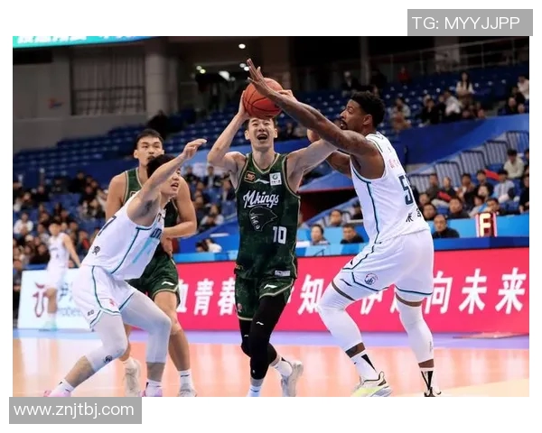 山东与新疆季后赛对决前瞻分析球队状态与关键球员解析