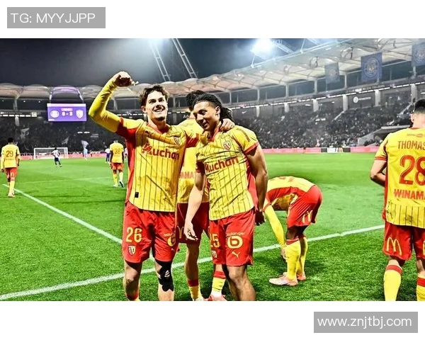 朗斯与索肖的精彩对决揭示法甲新赛季的竞争格局与球队实力分析 朗斯与索肖的精彩对决揭示法甲新赛季的竞争格局与球队实力分析