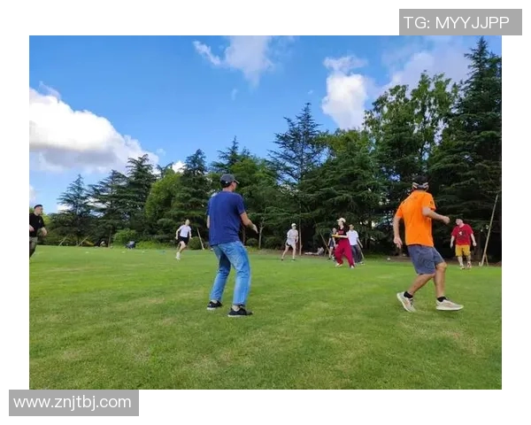 重庆飞盘队快攻战术揭秘:飞盘深度解析与实战应用探讨 重庆飞盘队快攻战术揭秘:飞盘深度解析与实战应用探讨