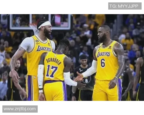 2013年湖人队与纽约尼克斯的精彩对决回顾与分析